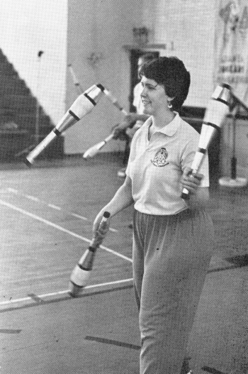 Holly Greenley juggling'
