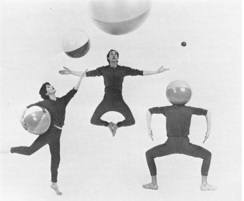 Airjazz and beach balls (l-r) Kezia Tenenbaum, Jon Held, Peter Davison
