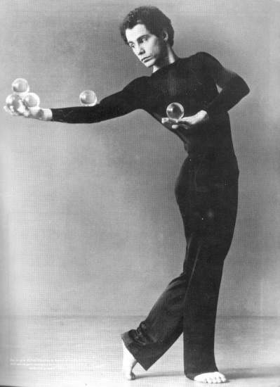 Michael Moschen Photo by Lois Greenfield 