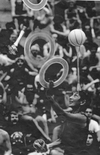 Lottie juggling for the crowd at the 1983 IJA festival in Purchase, N.Y.