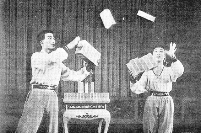 "Chinese jugglers - cigar boxes"