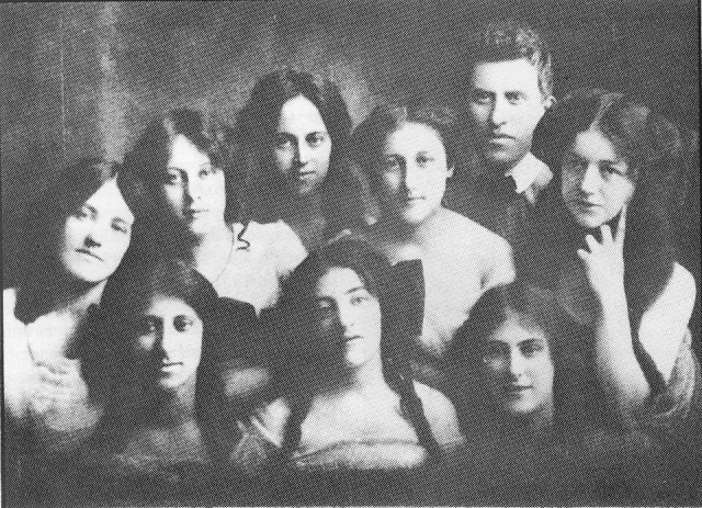 Fitzgerald's Club Juggling Girls