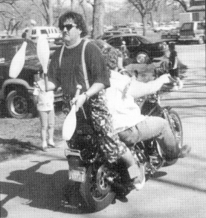  Kim Richard juggling on his hog