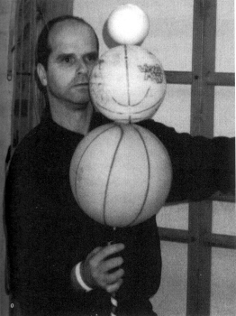 Peter spinning three balls. (Robert Biegler photo) 
