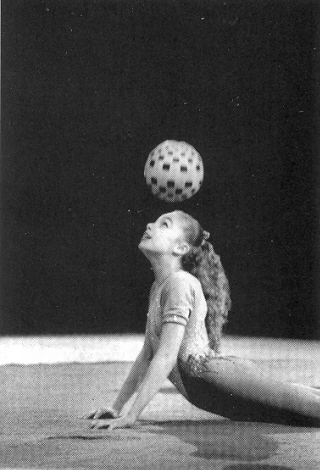 Gena Schwartsman balancing